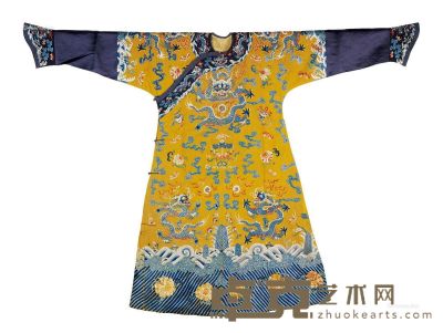 清 黄色三蓝绣女龙袍 高142cm；长195cm