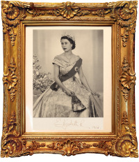 伊莉萨白女王二世 签名照