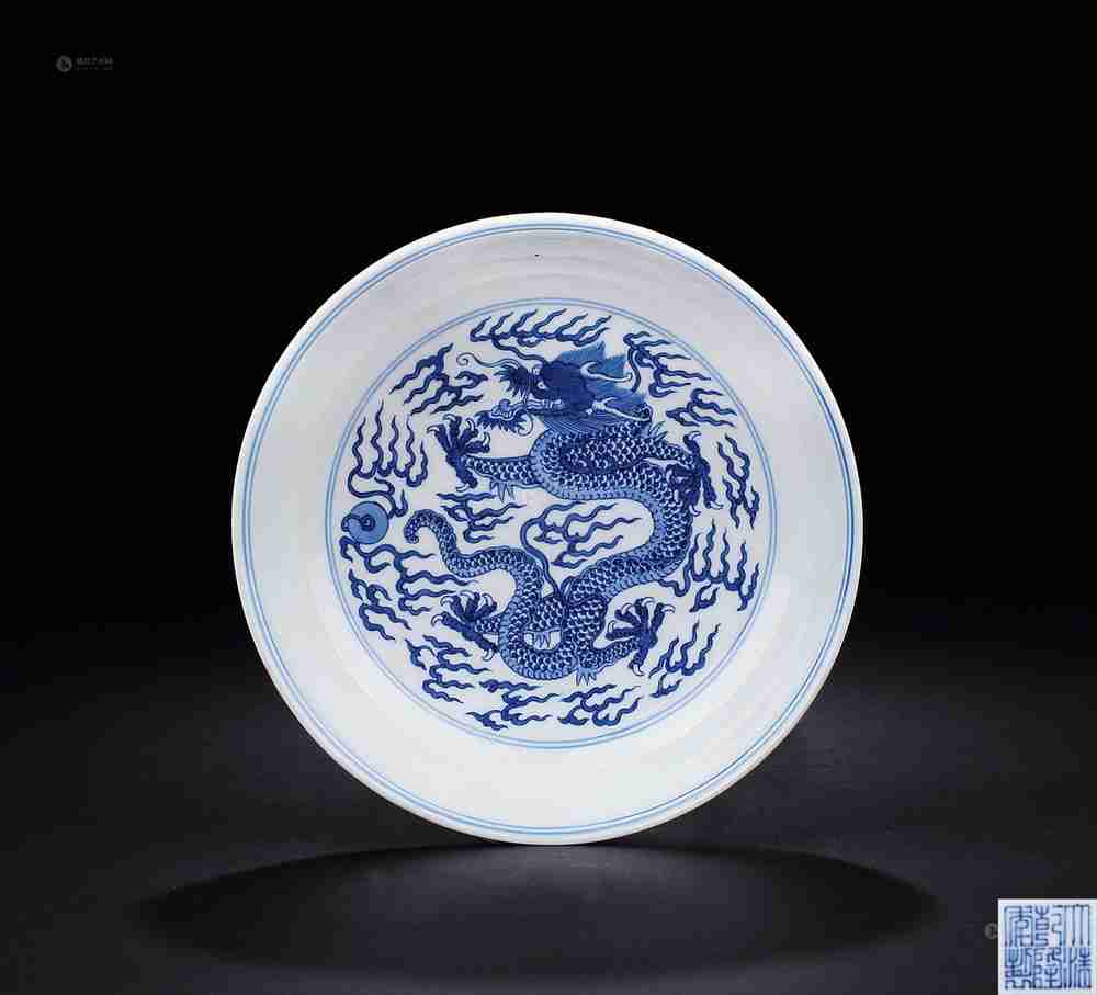 lot:755 清乾隆 青花云龙纹盘