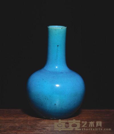 乾隆　孔雀绿天球瓶 17.5×10cm
