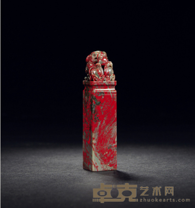 昌化鸡血石古狮戏球钮章 1.9×1.9×10.5cm