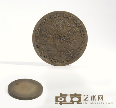 清·澄泥云龙纹砚 高:0.8cm直径:9.3cm
