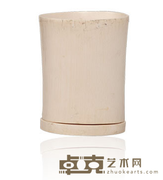骨雕笔筒 高：18cm；直径：13.5cm