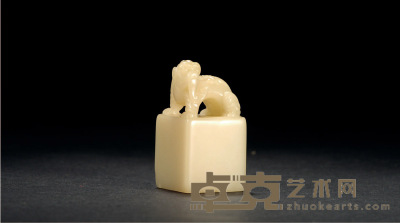 寿山白芙蓉石古兽钮章 3.1×3.1×5.8cm