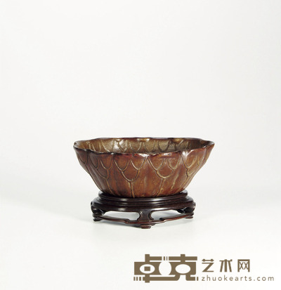 清·竹雕荷叶洗 高：5cm 长：13.5cm 宽：11cm