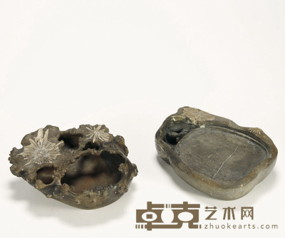 清·菊花石洗、砚一组两件 砚台:高4cm 长17.5cm
水洗:高15cm 长16.5cm