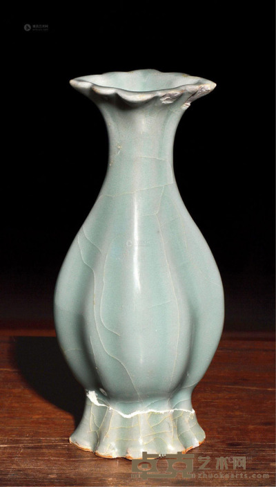 宋 龙泉六棱菱形瓶 高16.5cm；宽8.2cm；厚6cm