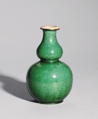 清中期 苹果绿釉敞口葫芦瓶