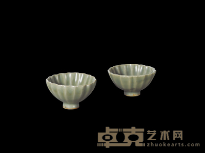 龙泉窑菊瓣盏一对 直径:8.2cm