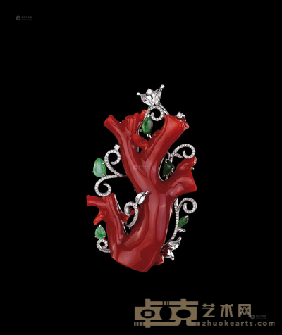 天然珊瑚配钻石、翡翠挂件 7.67×4.58cm