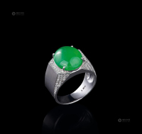 天然翡翠冰种满绿蛋面配钻石戒指