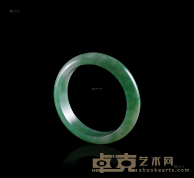 天然翡翠飘绿手镯 --