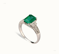 祖母绿镶钻石戒指