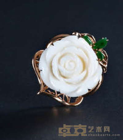 阿卡白珊瑚胸坠