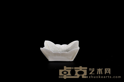 定窑牡丹纹花口方盘 L:12cm