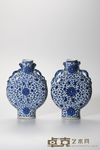 青花缠枝莲纹双螭龙耳抱月瓶一对 H:26cm