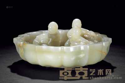 清 青白玉雕童子戏水形笔洗 直径13.3cm；高5.0cm