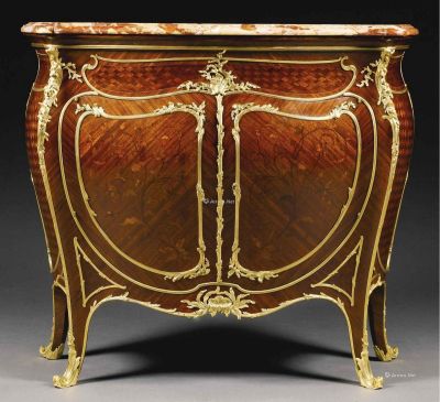 路易十五世风格黄檀木镶铜鎏金缎木镶饰方格及花叶镶饰细工边柜