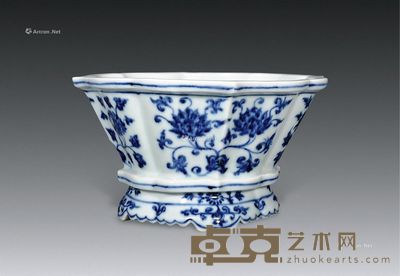 清 青花缠枝莲海棠形盆 直径21cm