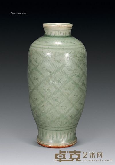 元 龙泉刻花小梅瓶 高17cm
