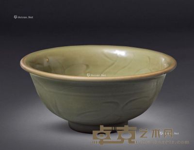 元代 龙泉窑青釉碗 直径17cm；高7.5cm