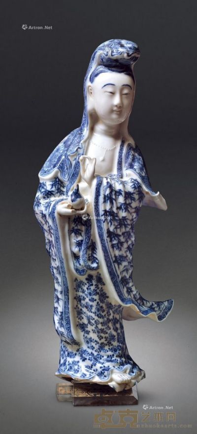 清光绪 青花观音雕塑像（有伤） 高37.5cm；宽23cm
