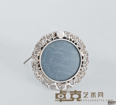 清代 银制梅花纹圆形小相框 重36g；直径7.5cm