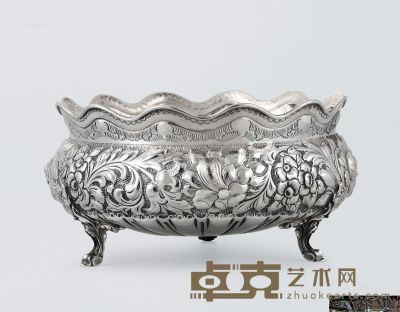 1890年作 维多利亚时期银制圆碗 重425g；高11cm