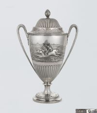 1779年作 乔治三世时期银制双把手杯及杯盖