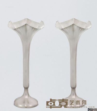 1907年作 喇叭形银瓶 （一对） 高32.5cm
