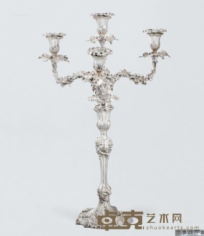1884年作 维多利亚时期电镀银三枝四头大烛台 （一对） 高62.5cm