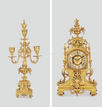 19世纪中期 法国哥特式镀金金属小壁炉钟及配套摆设