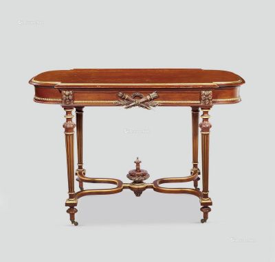 19世纪 法国路易十六风格胡桃木中央桌