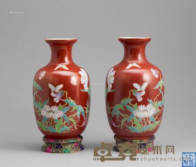 清代 珊瑚红地粉彩花蝶纹灯笼瓶 （一对） 高20cm×2
