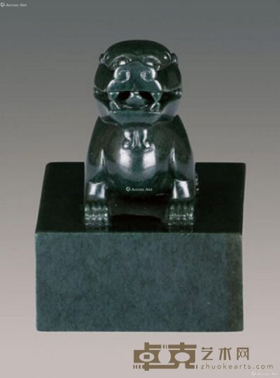 和田青玉瑞狮印章 7.4×7.4×10.1cm