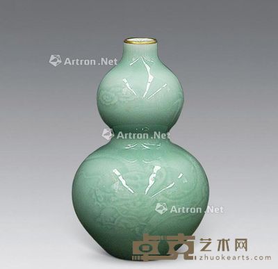 清乾隆 豆青釉描本金刻龙纹葫芦瓶 高16cm