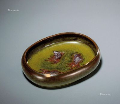 清中期 茶叶末釉浮雕金鱼纹椭圆形洗