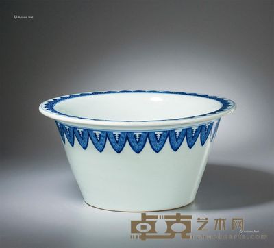 清康熙 青花蕉叶纹折沿花盆 直径32.3cm