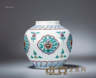 清雍正 斗彩开光莲纹罐 高12.1cm