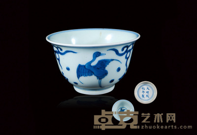 青花仙鹤纹压手杯 大明成化年制款 6×10