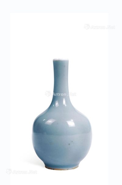 清中期 天蓝釉小胆瓶