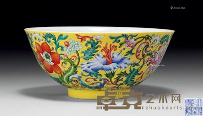 清乾隆 黄地粉彩花卉五蝠碗 直径18cm
