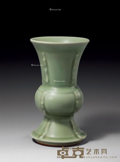 元 龙泉窑出戟花觚 高25.7cm