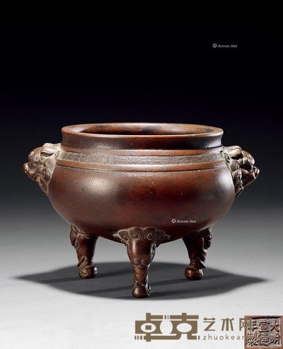 清乾隆 铜铺首耳象足炉 高9.8cm