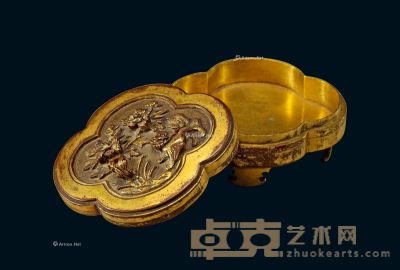 清乾隆 铜鎏金錾花卉海棠式盒 长7cm