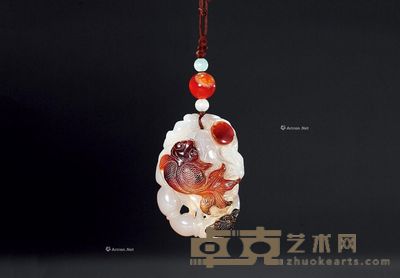 清 玛瑙巧作荷莲双鱼坠 高5.7cm