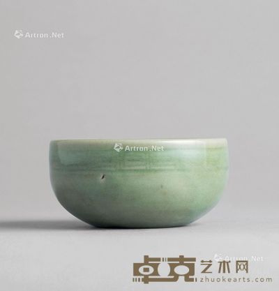 明代 龙泉窑回纹杯 直径8cm；高3.9cm