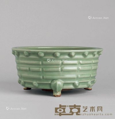 明代 龙泉窑八卦鼓钉纹三足香炉 高9.7cm；直径19.5cm