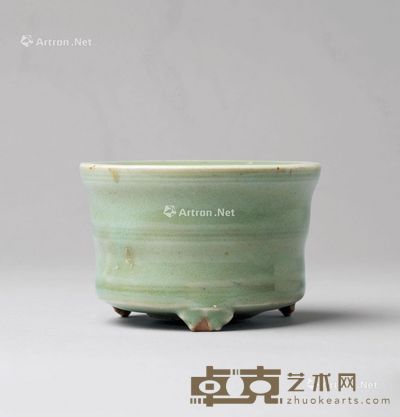 明代 龙泉窑竹节纹三足香炉 高6cm；直径9.1cm