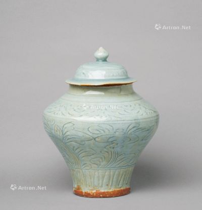 明代 龙泉窑花卉纹盖罐
